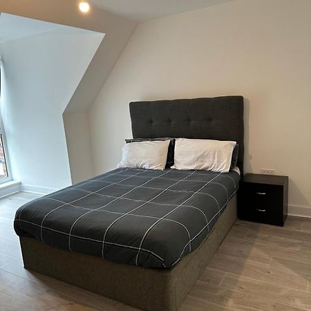 Lush King Ensuite In A Shared Home Manchester Exterior photo