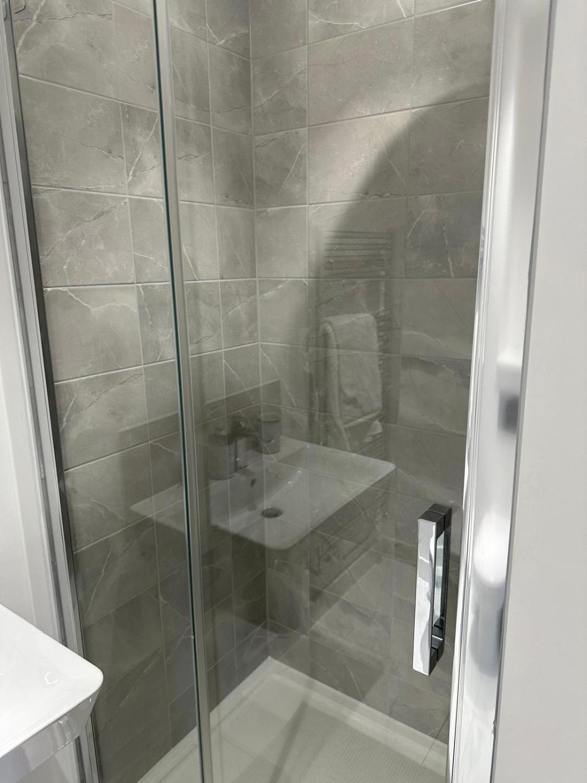 Lush King Ensuite In A Shared Home Manchester Exterior photo