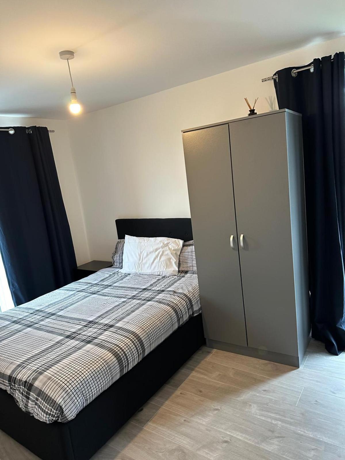 Lush King Ensuite In A Shared Home Manchester Exterior photo