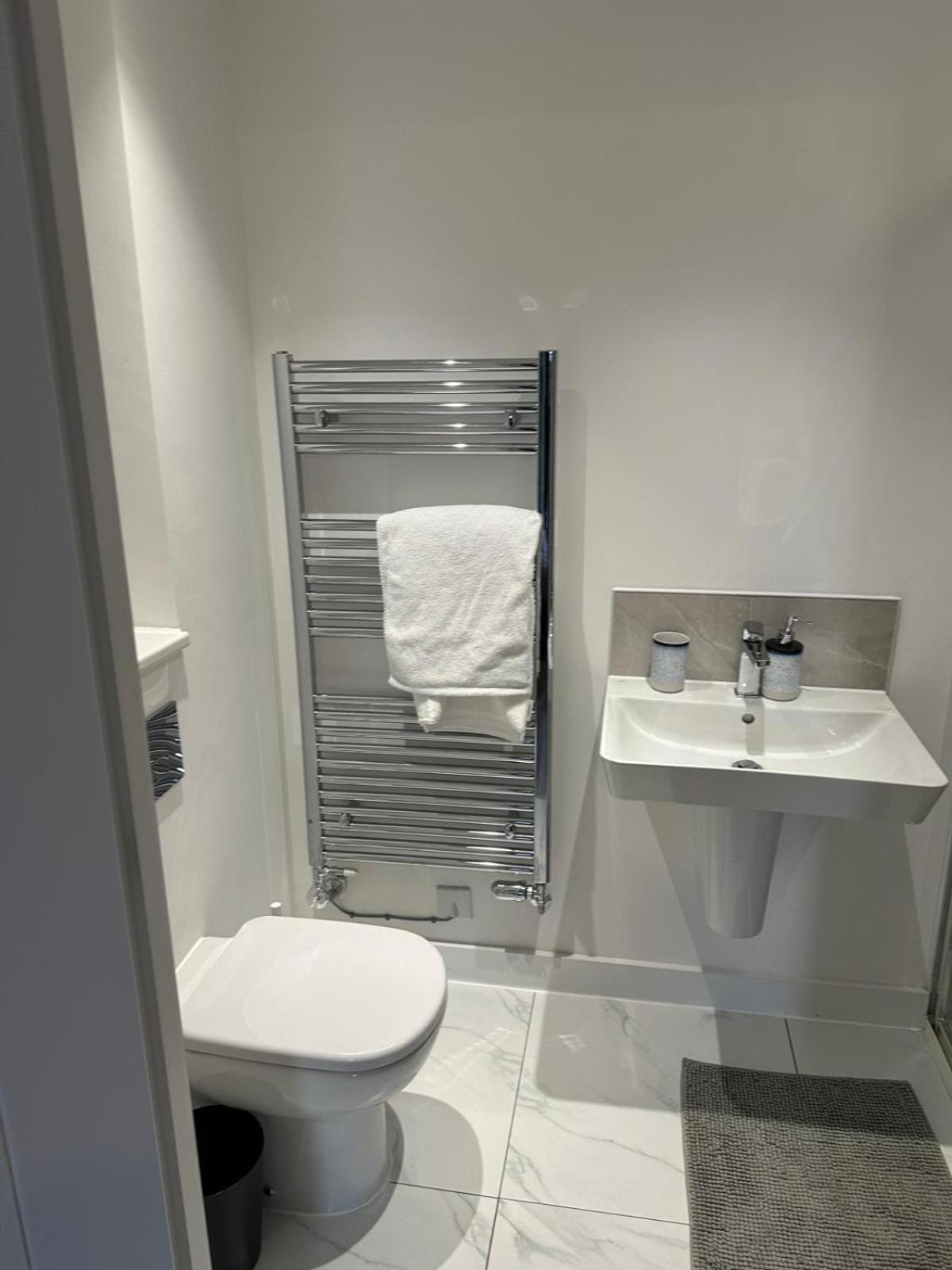 Lush King Ensuite In A Shared Home Manchester Exterior photo
